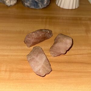 Rose quarts crystals